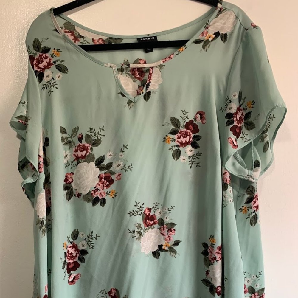 Torrid Mint Green Floral Keyhole Georgette Blouse